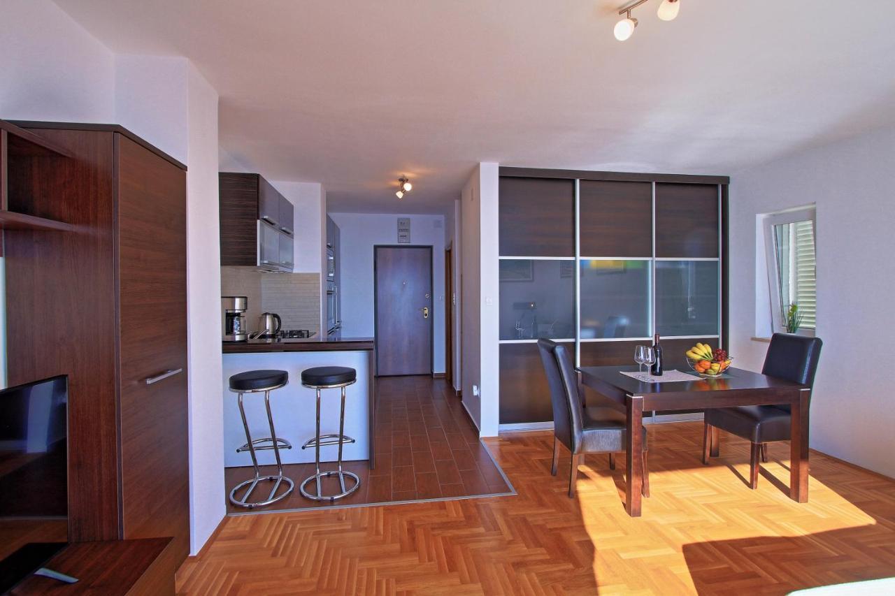 Studio Apartman Luka Senj  Exteriör bild