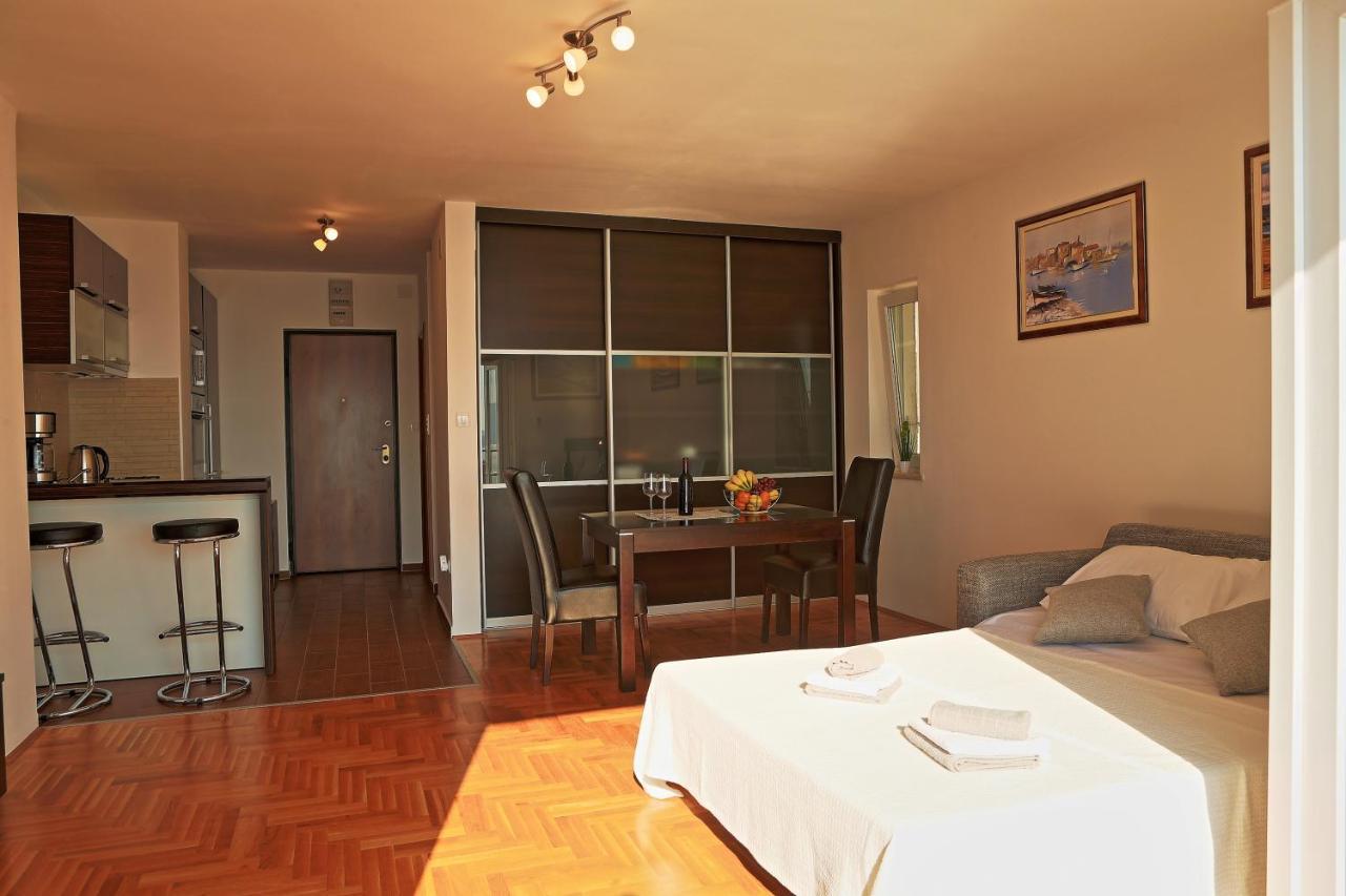 Studio Apartman Luka Senj  Exteriör bild